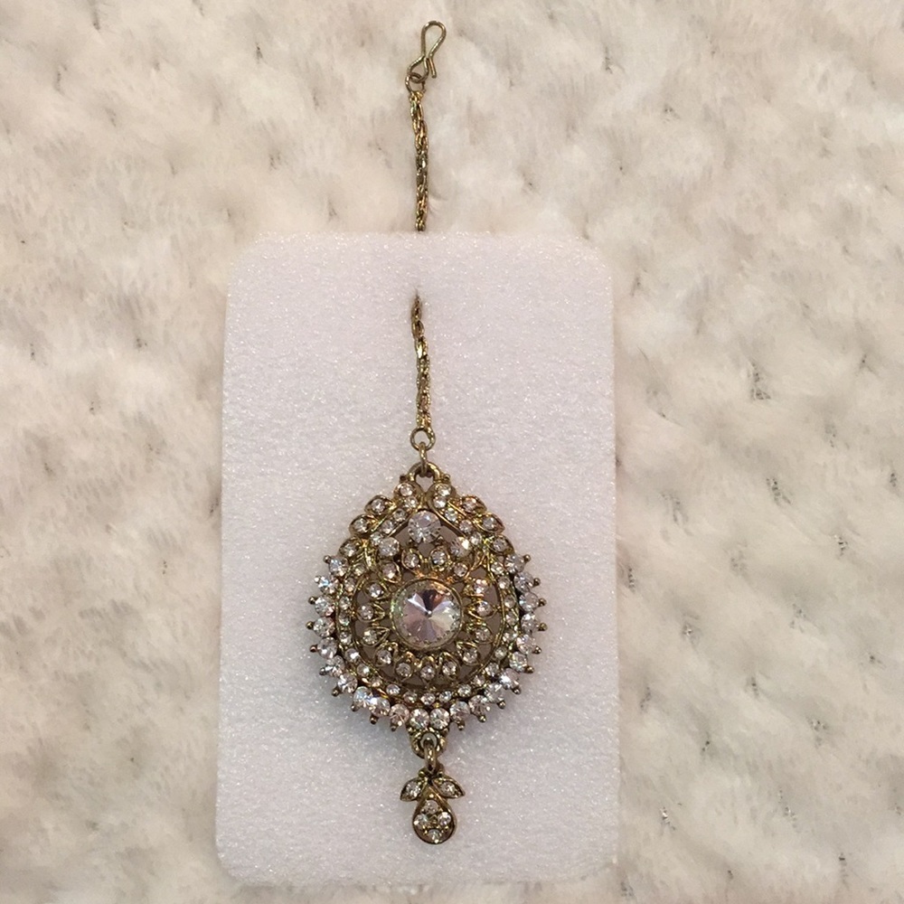Indian/Bollywood tikka (head piece)